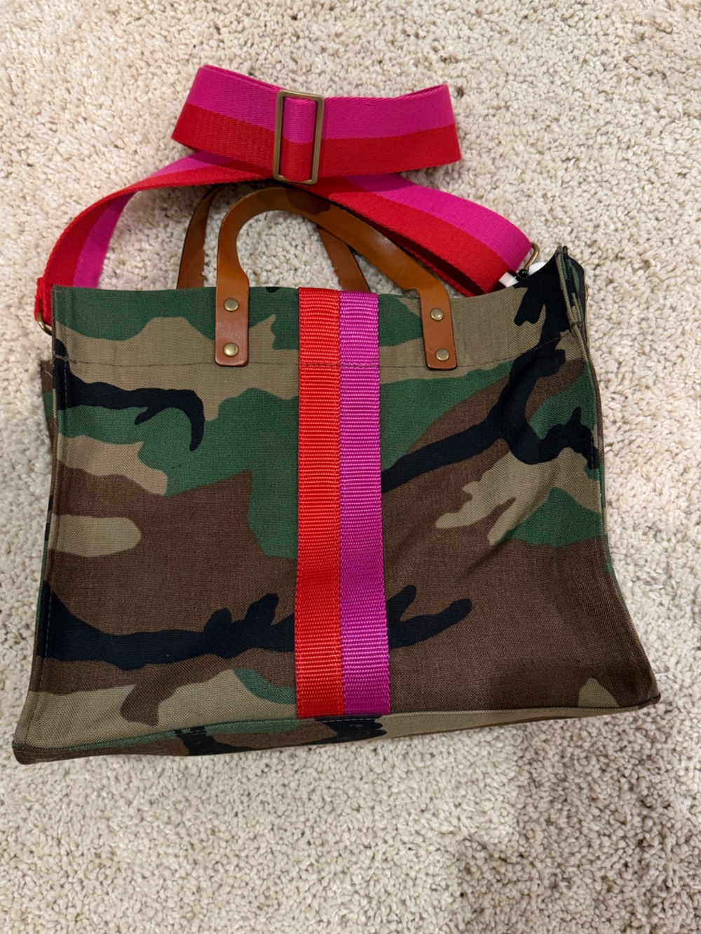 PARKER THATCH med. Mimi tote. Camo Tote Bag with Pink & Red Strap